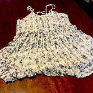 I’m selling these 2 shirts and 1 dress from Hollister.